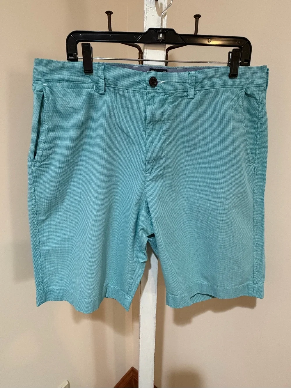 MENS JCREW CLUB SHORTS FLAT FRONT IN  SIZE 36” WAIST 11” LENGTH
